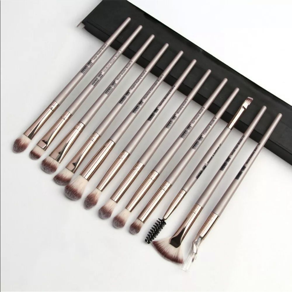 12 Piece Eyeshadow Makeup Brush Set